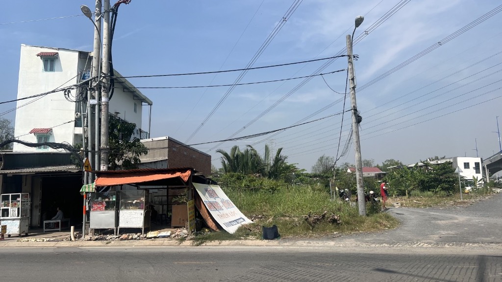 Bán nhà mặt phố đường Đào Sư Tích, huyện Nhà Bè, 200m2, ngang 10m, tiện ích đầy đủ
