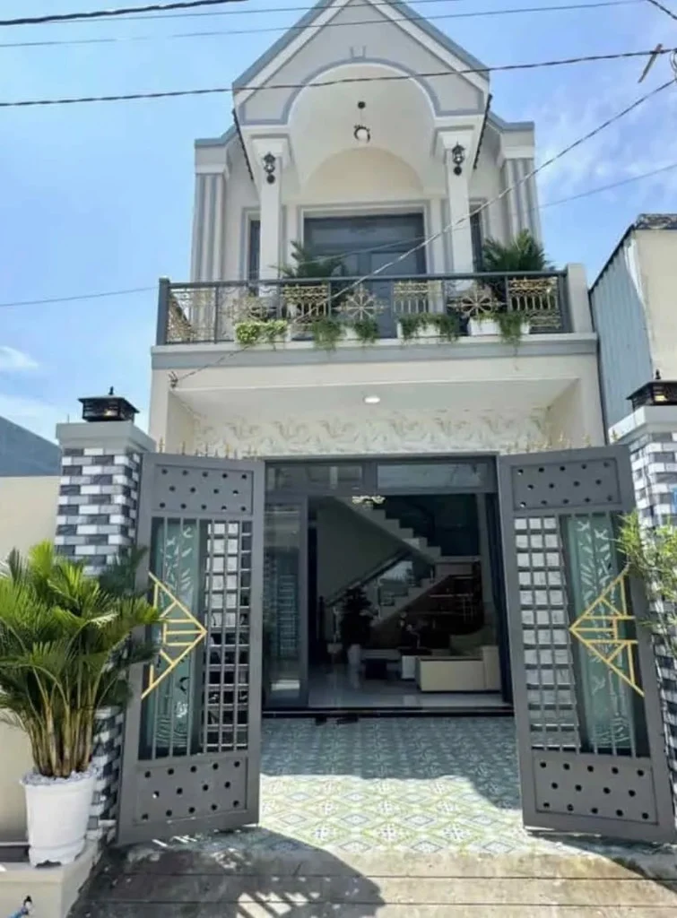 Chính chủ cần bán nhà phố mặt tiền Phạm Văn Thành – Phường 4, TP. Tân An – SHR – 2tỷ3, 80m2