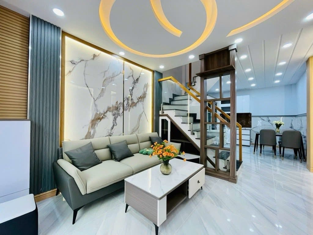 Bán nhà phố 1 trệt 1 lầu mặt tiền Huỳnh Châu Sổ, trung tâm Tp. Tân An, Long An, giá chỉ 2 tỷ4 66m2, SHR
