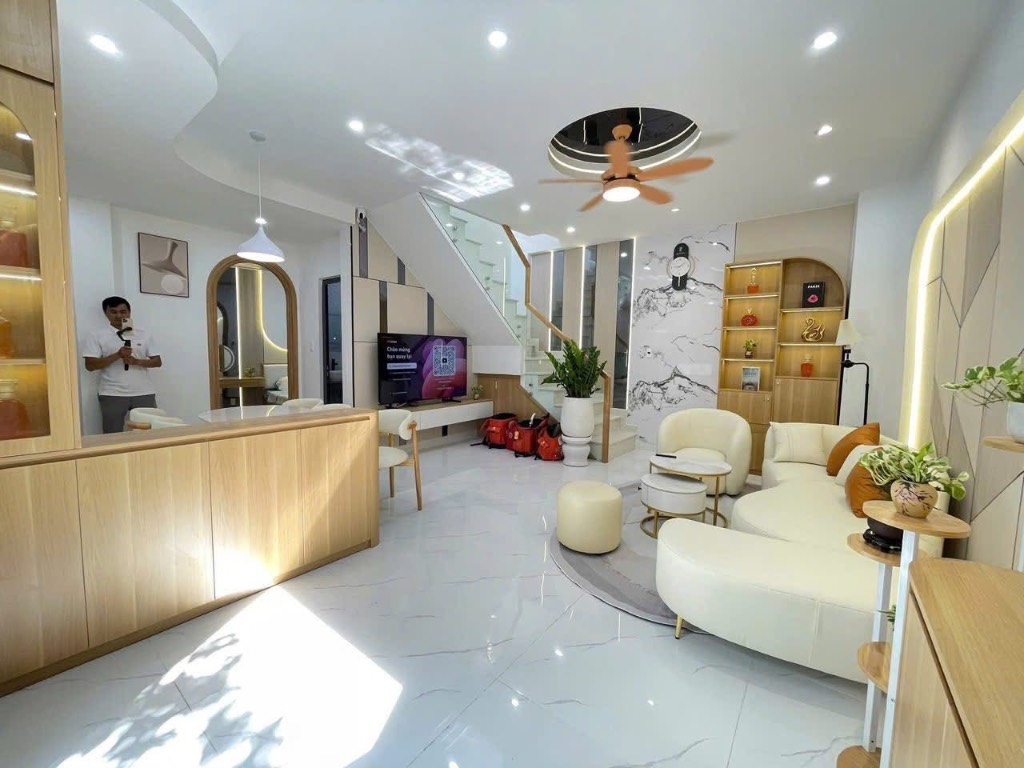 CHÍNH CHỦ CẦN Okevip cá cược WC 2026 PHỐ 1 TRỆT 1 LẦU –PHƯỜNG 6– TRUNG TÂM TP. TÂN AN LONG AN– GIÁ 2 TỶ2 75m2 SHR