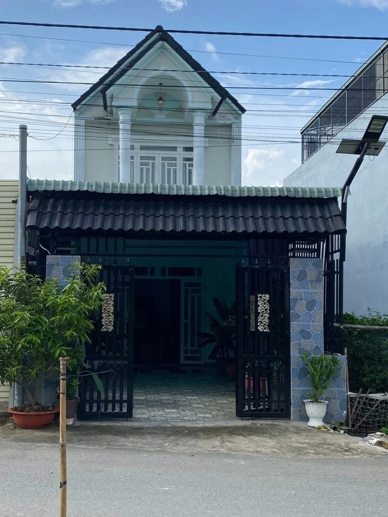 Bán nhà Đông Hòa, Dĩ An, 90m², 1 trệt 1 lầu hoàn công, đường ô tô 7m, gần sân vận động
