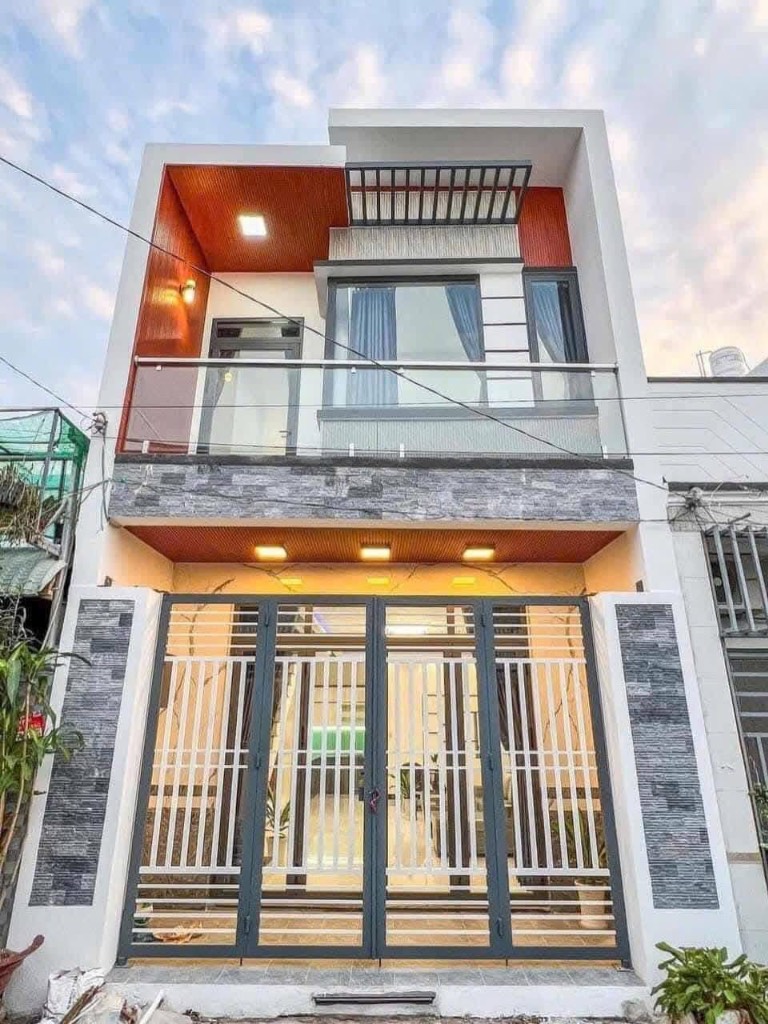 CẦN TIỀN BÁN GẤP NHÀ PHỐ GẦN CHỢ BÌNH CHÁNH – LONG AN – 103m² – GIÁ CHỈ 2 TỶ430 SHR