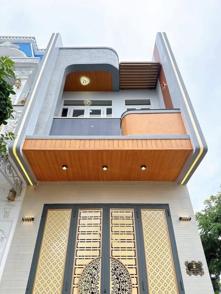 BÁN GẤP NHÀ PHỐ HIỆN ĐẠI GẦN UBND XÃ RẠCH KIẾN – LONG AN – 99.3m² – GIÁ CHỈ 2 TỶ360 SHR