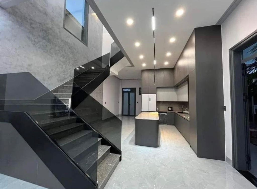 TIN NÓNG – BÁN GẤP NHÀ PHỐ ĐẸP 93M² – GIÁ CHỈ 2 TỶ 320 – GẦN CHỢ BÌNH CHÁNH
