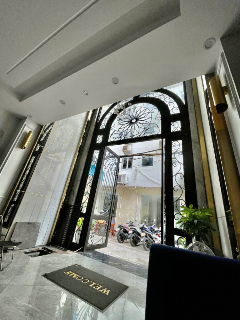 Bán tòa khách sạn 96B, Trần Phú, hẻm ô tô, 9 tầng, 25 tỷ