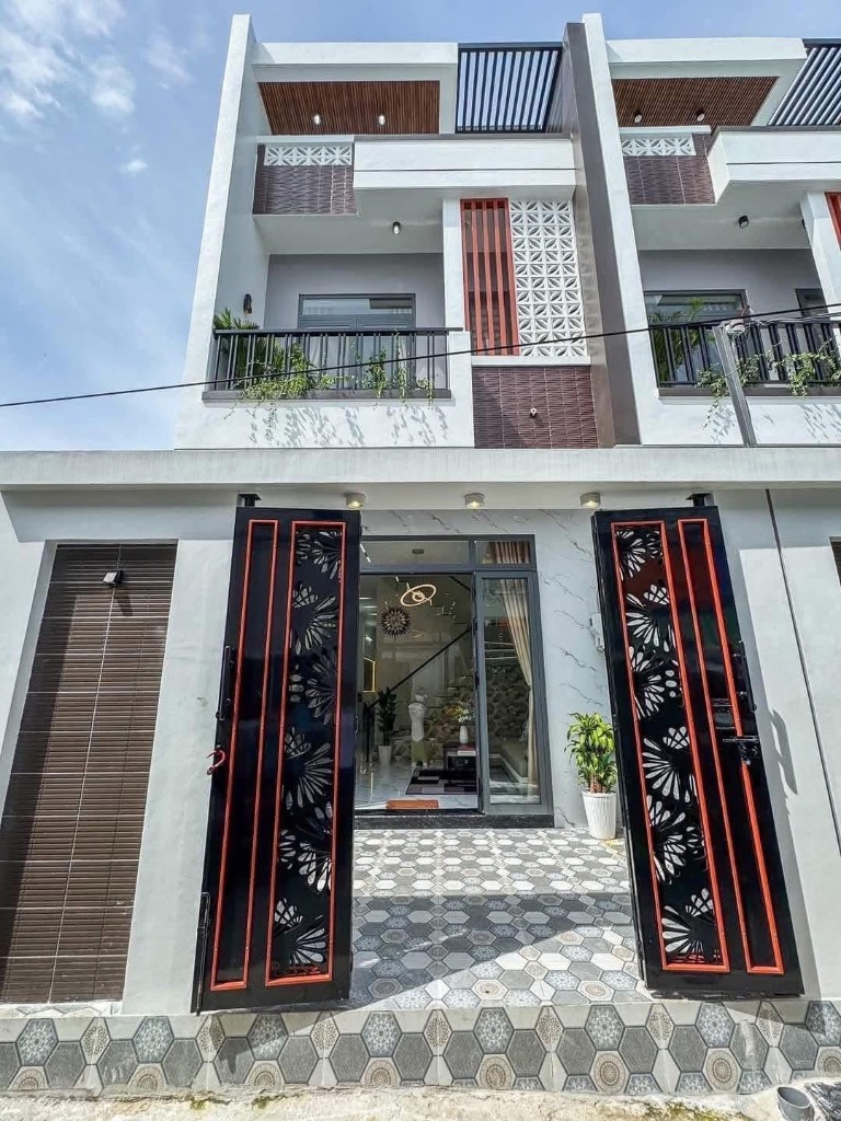 CẦN BÁN GẤP NHÀ 99.3M² – 2 TỶ 330 – GẦN UBND XÃ RẠCH KIẾN – CHỦ VỀ QUÊ ĐỊNH CƯ – SHR