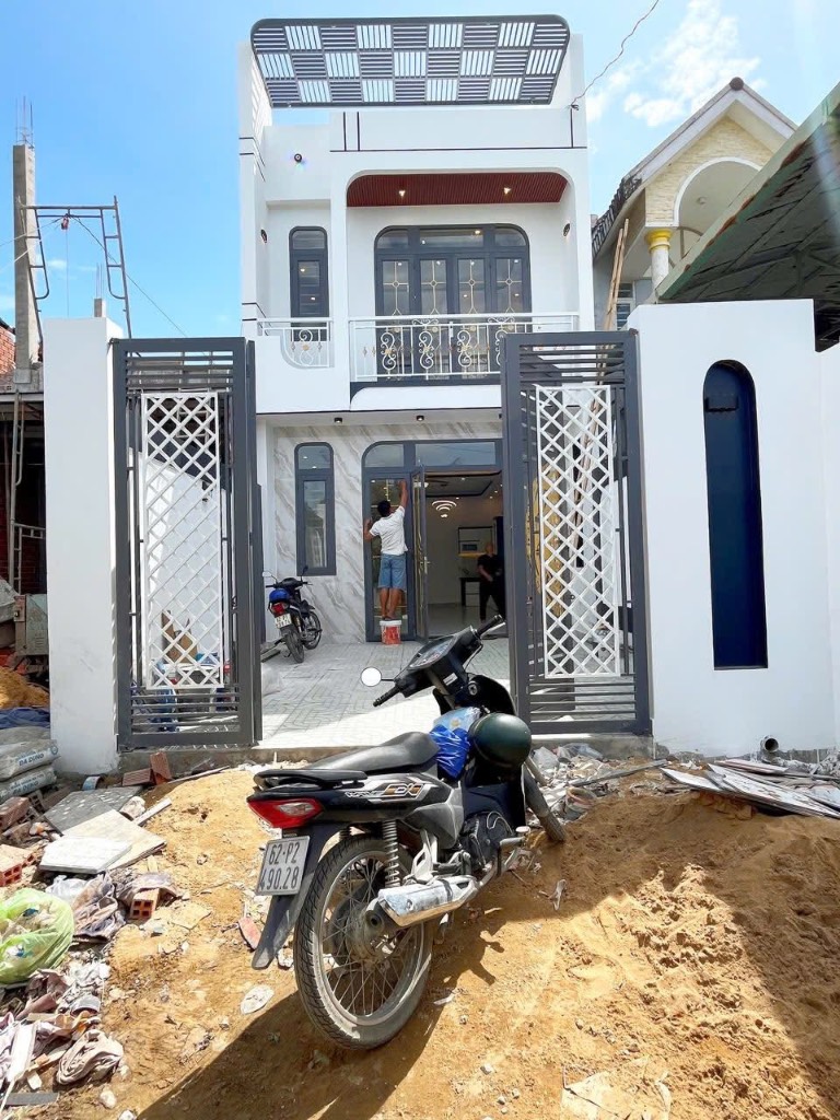 TIN NÓNG – NHÀ ĐẸP 103M² – 2 TỶ 370 – GẦN UBND XÃ RẠCH KIẾN – CHỦ KẸT TIỀN NGÂN HÀNG – SHR