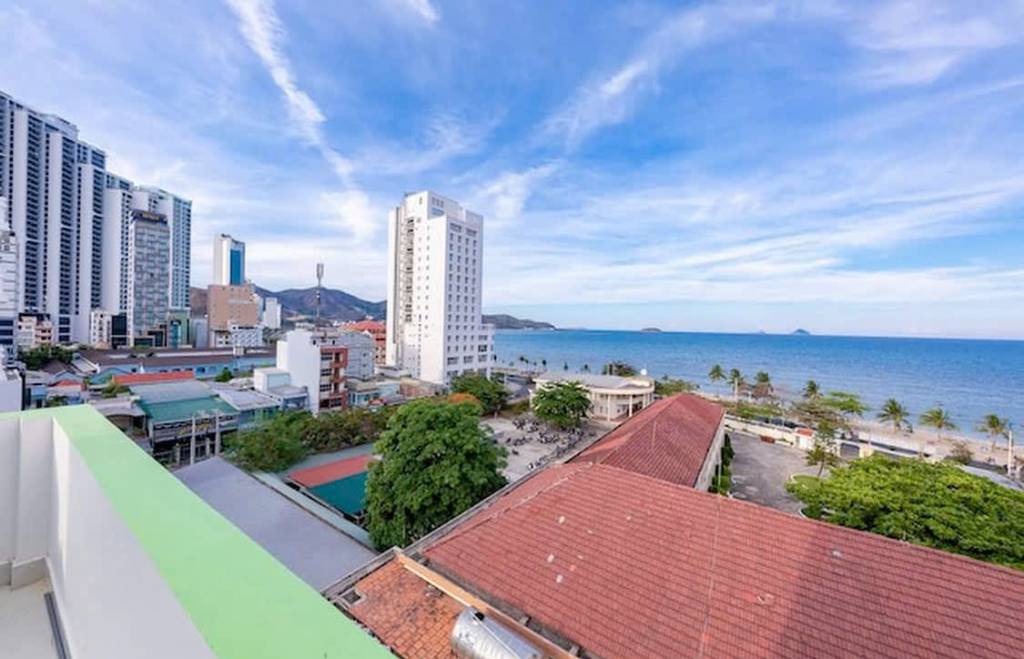 Bán tòa khách sạn Bắc Sơn, 7 tầng, sẵn dòng thu nhập có sẵn, cách biển Hòn Chồng 80m
