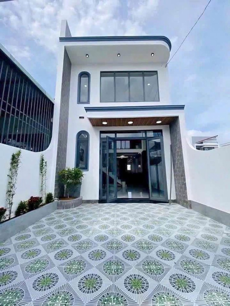 CẦN BÁN GẤP NHÀ PHỐ ĐẸP 99.3M² – GIÁ 2 TỶ 330 – GẦN CHỢ BÌNH CHÁNH – CHỦ XOAY VỐN KINH DOANH – SHR