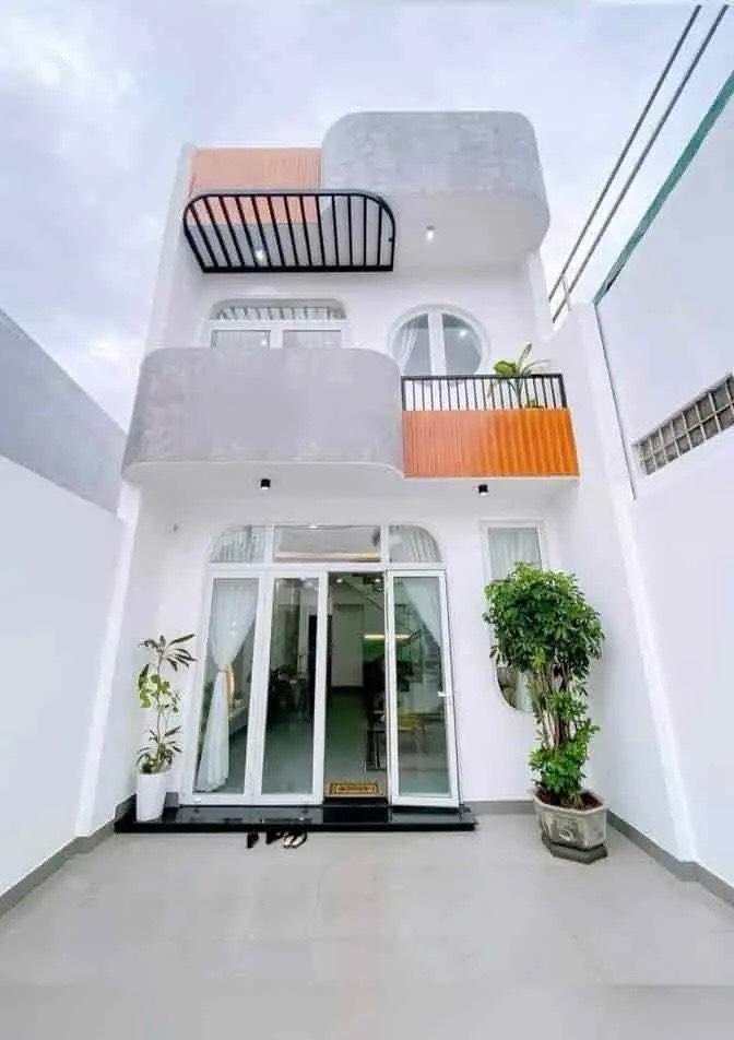 CHỦ MUỐN BÁN GẤP NHÀ PHỐ 3PN 3WC NGAY UBND XÃ RẠCH KIẾN – LONG AN – 102M² – GIÁ 2 TỶ 350 – SHR