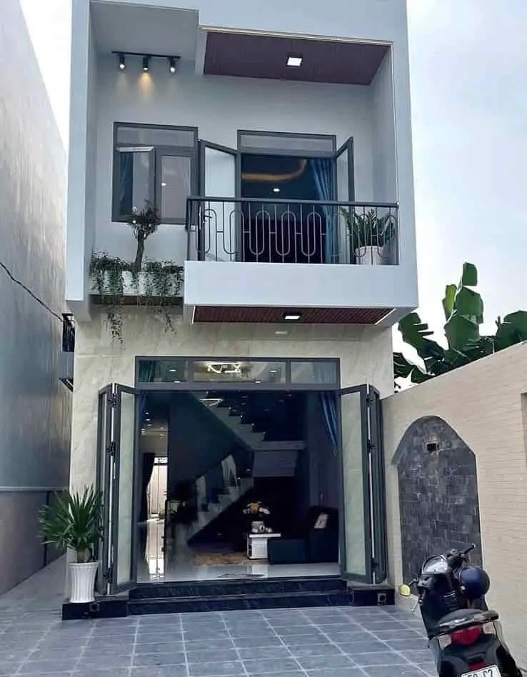 TIN NÓNG BÁN GẤP NHÀ PHỐ MỚI 3PN 3WC GẦN CẦU TRÀM – LONG AN – 103M² – GIÁ 2 TỶ 370 – SHR