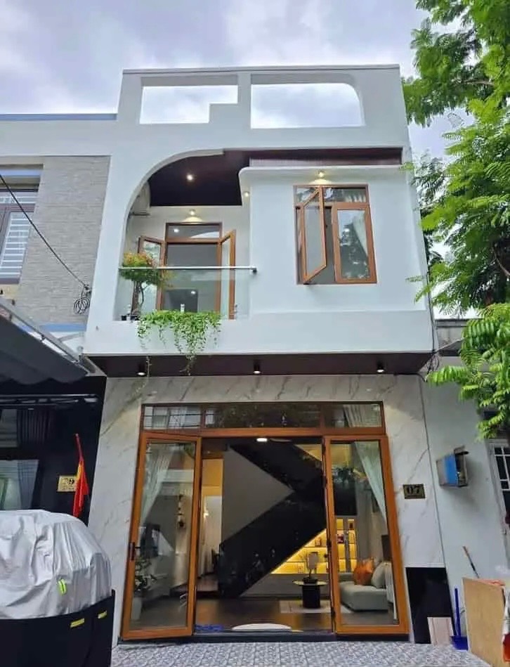CẦN BÁN GẤP NHÀ PHỐ ĐẸP HIỆN ĐẠI NGAY KHU CÔNG NGHIỆP CẦU TRÀM – LONG AN 112.6M² GIÁ 2 TỶ 450 SHR