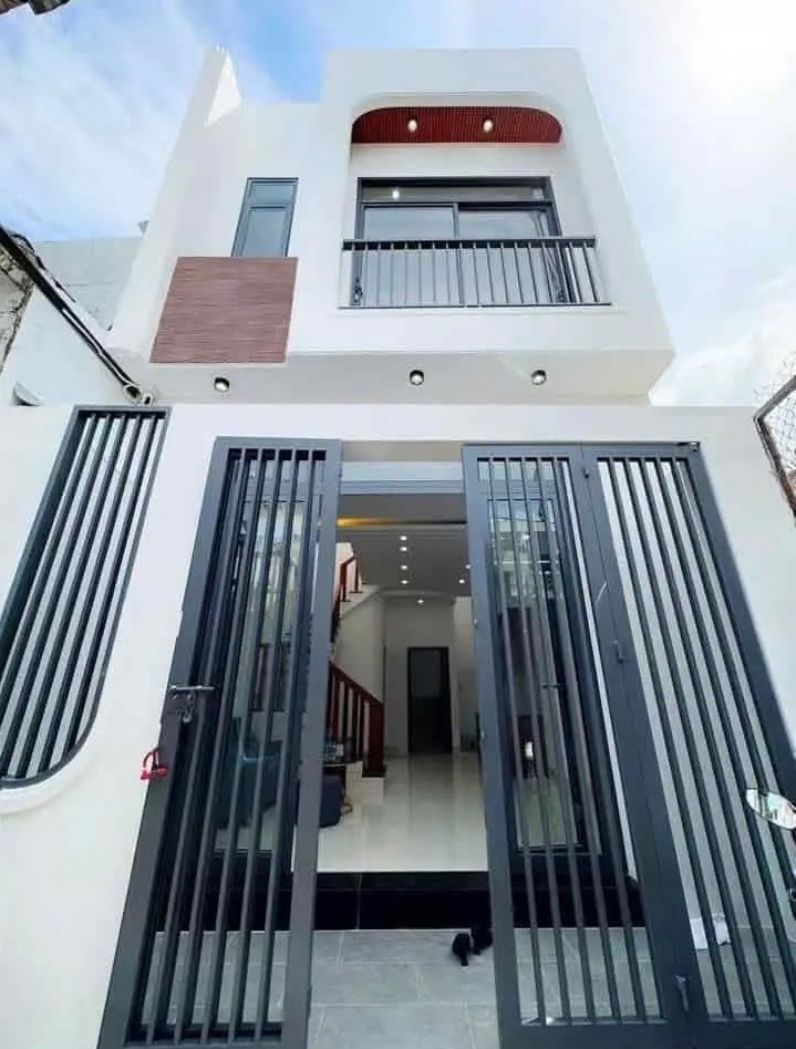 BÁN NHANH NHÀ PHỐ 3PN 3WC GẦN UBND XÃ RẠCH KIẾN – LONG AN – 99M² – GIÁ 2 TỶ 330 – SHR