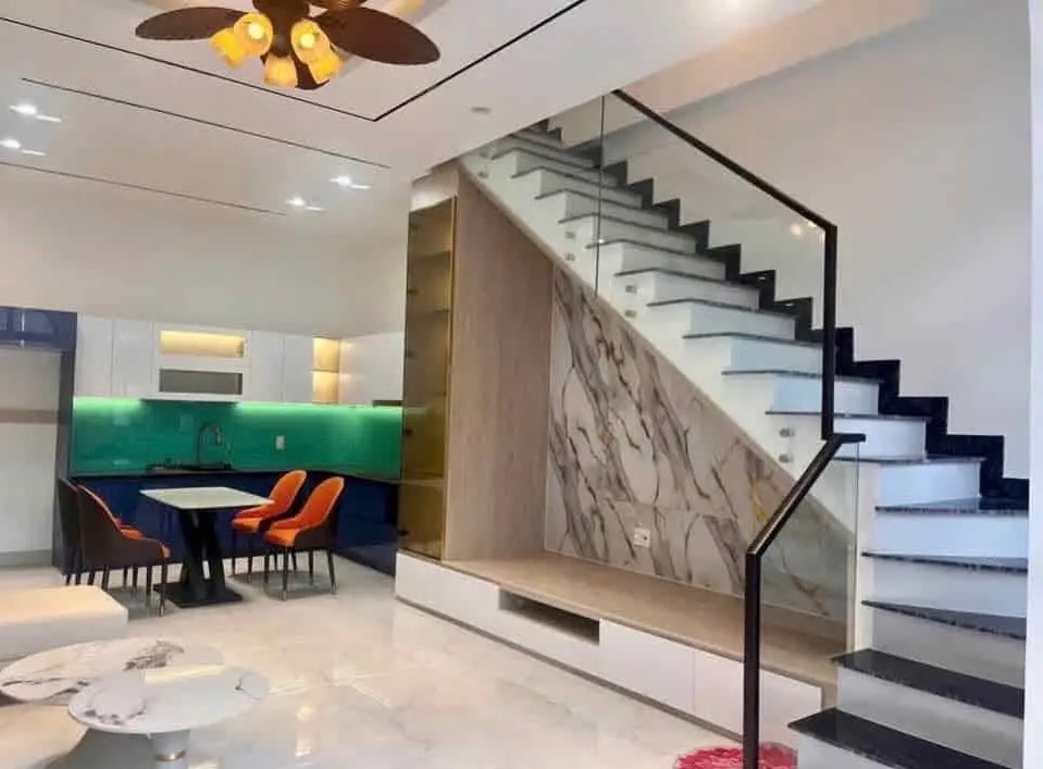 CHỦ CẦN TIỀN BÁN GẤP NHÀ PHỐ ĐẸP 3PN 3WC GẦN CHỢ BÌNH CHÁNH – LONG AN – 99.3M² – GIÁ 2 TỶ 345 – SHR