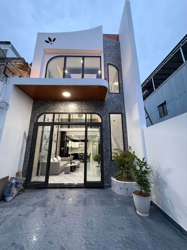 BÁN GẤP NHÀ PHỐ ĐẸP HIỆN ĐẠI GẦN CHỢ BÌNH CHÁNH – 99.3m² – GIÁ 2 TỶ 330 – SHR