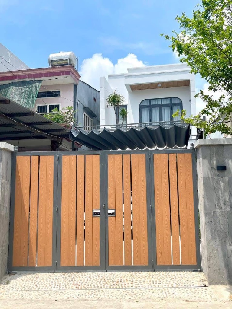 NHÀ PHỐ ĐẸP CHỦ MUỐN BÁN NHANH GẦN CẦU TRÀM – 95m² – GIÁ 2 TỶ 400 – SHR