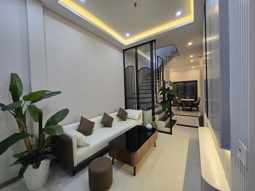 SIÊU HIẾM NHÀ BÙI NGỌC DƯƠNG 42M2 - DÂN XÂY - 2 MẶT THOÁNG - CÔNG NĂNG ĐẦY ĐỦ - TIỆN ÍCH BẠT NGÀN - 5 TẠ ĐỖ CỬA