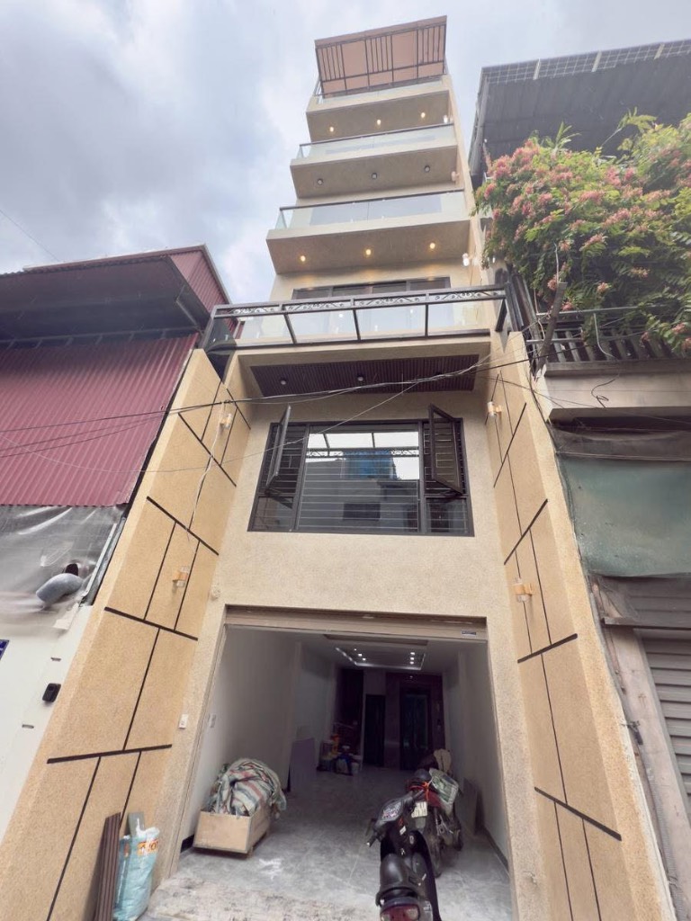 Bán nhà phố Trạm, ngõ to hơn phố, thang máy xịn, ở sướng, kinh doanh đỉnh, 60m², 7 tầng, 19,65 tỷ