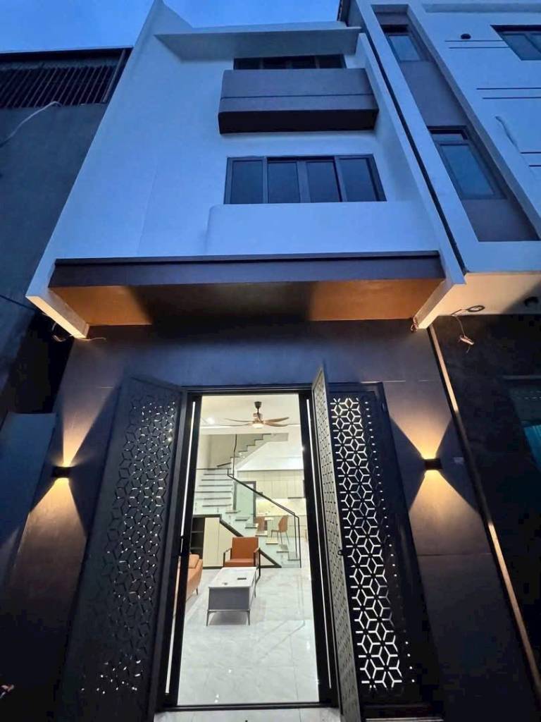 Bán nhà đường Ngô Quyền, TP hải Dương, 4 tầng, dt 52,5m2, mt 4,2m, giá hơn 3 tỷ