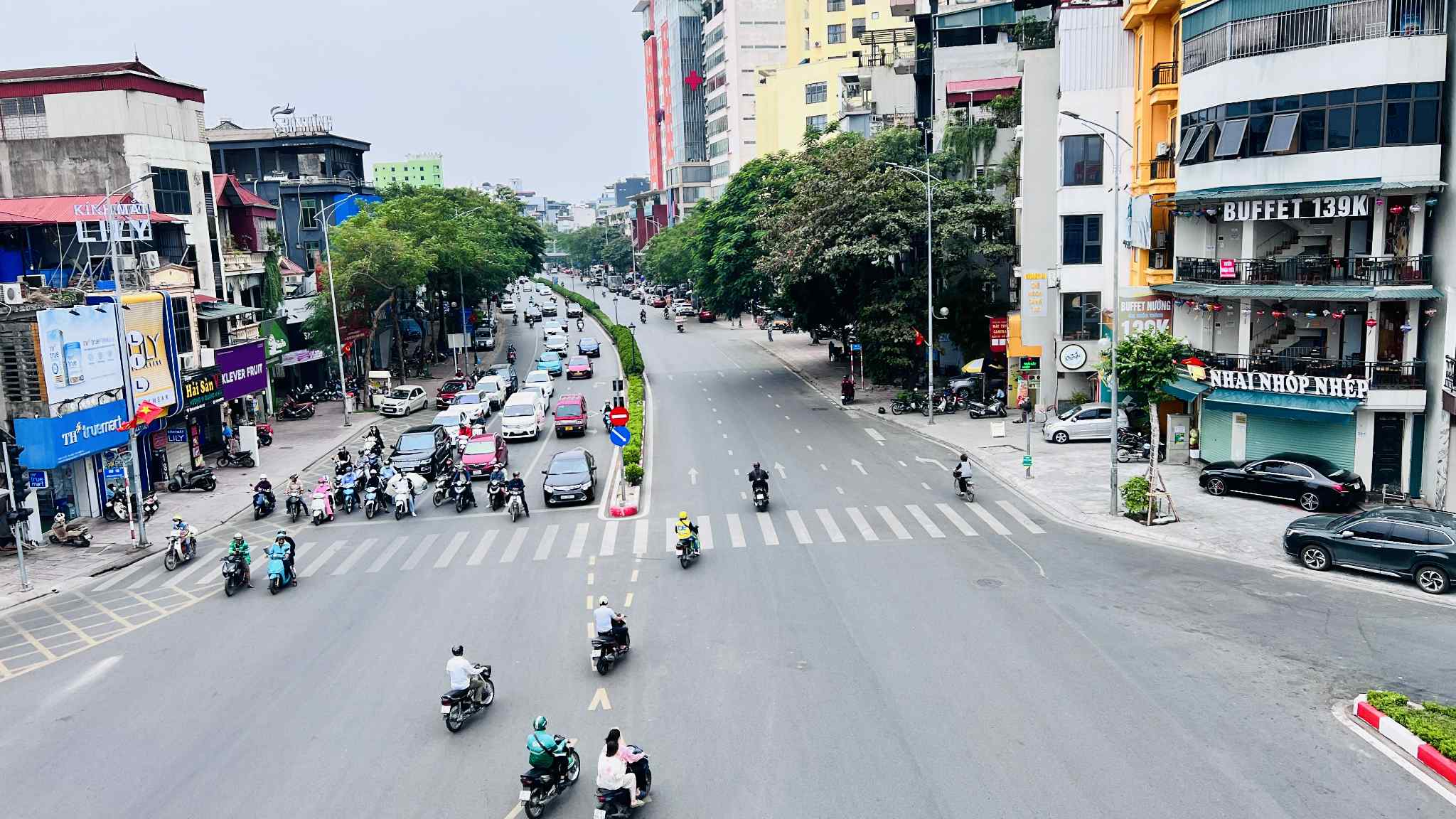 Bán nhà Nguyễn Văn Cừ, Long Biên, dt 42m2, gara ôtô, ngõ thông, kinh doanh