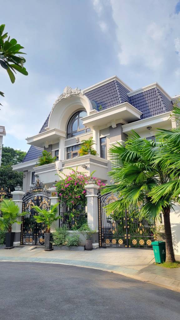 Bán villa compound Nguyễn Văn Hưởng, Thảo Điền, diện tích 22x15m, 3 tầng, giá 90 tỷ