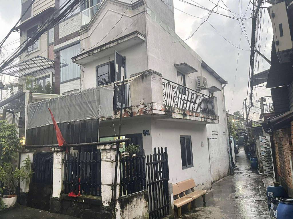 Chính chủ, bán nhà Linh Trung, Thủ Đức, cách Phạm Văn Đồng 400m, 2 căn, hẻm ô tô, giá 5,6 tỷ
