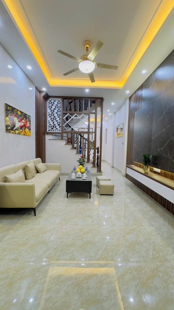 Bán nhà Khương Đình, Thanh Xuân, nhà đẹp, dân xây, gần ô tô, gần phố, 42m2, MT 3.8m, 12 tỷ