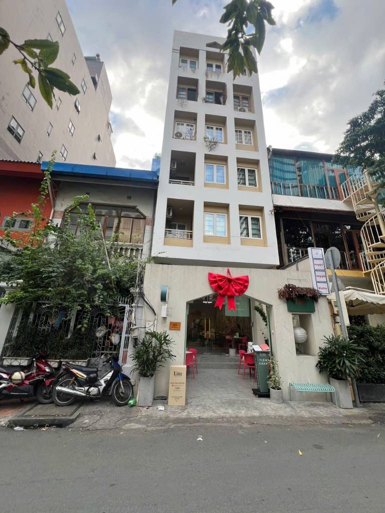 Bán tòa nhà mặt tiền số 7 Ngô Văn Năm, Quận 1, diện tích 6,8 x 30m, dòng tiền 200tr/tháng