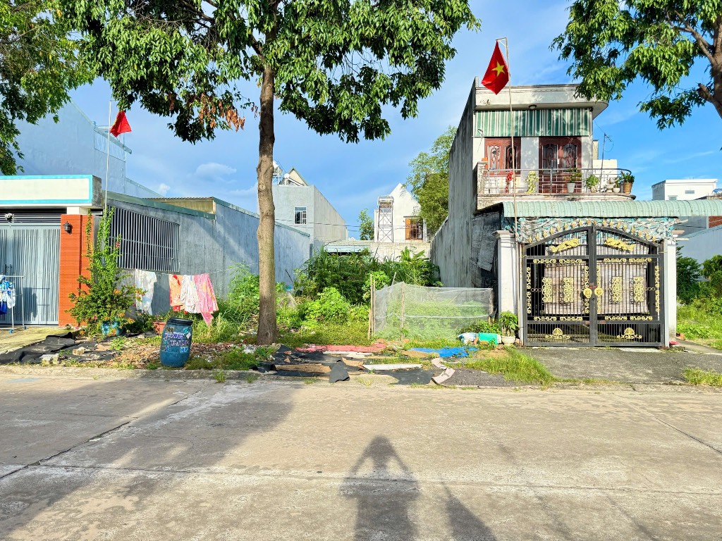 Bán đất KCN Mỹ Phước, ngay QL13, sát chợ, 300m2, sổ hồng riêng, giá 600tr