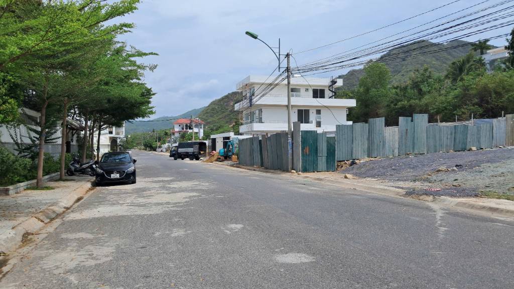 BÁN LÔ ĐẤT BIỆT THỰ KĐT VĨNH HÒA, GẦN BIỂN, ĐỐI DIỆN BẾN DU THUYỀN NHA TRANG, GIÁ TỐT CHỈ 16,5 TỶ