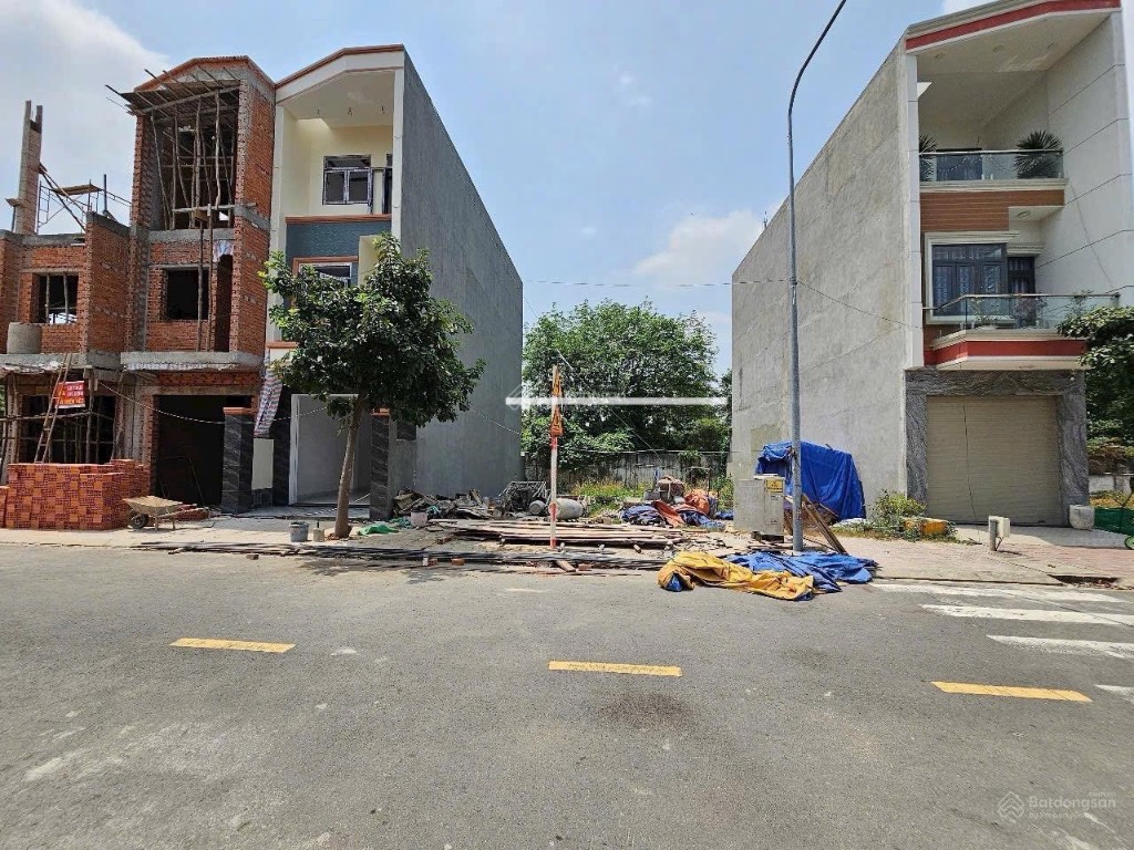 Bán đất Thuận An, Vip cách mặt tiền DT 743 chỉ 300m, 72m2 sổ sẵn mặt tiền đường 13m rộng rãi