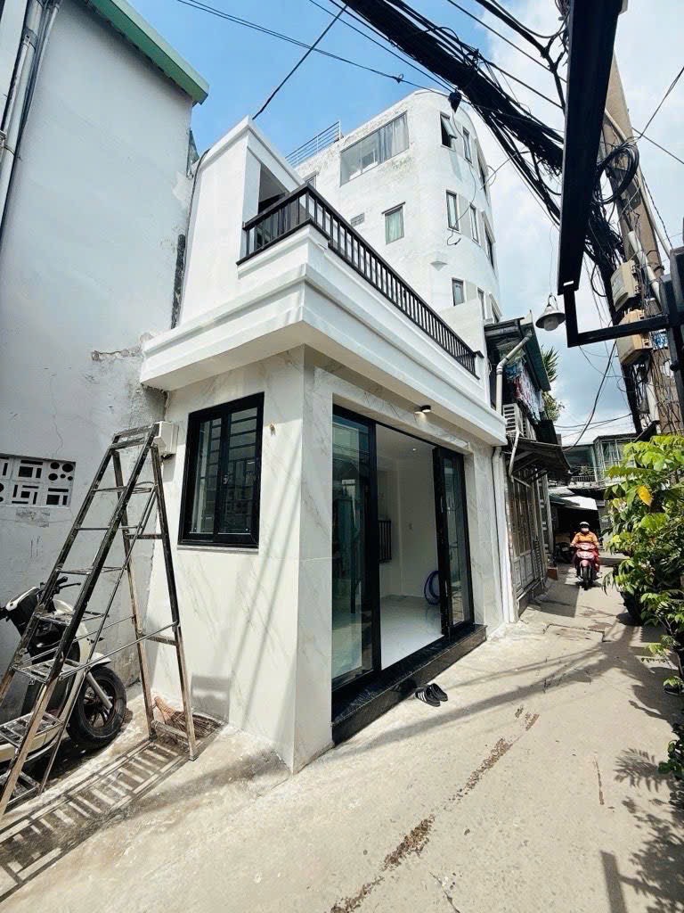 Bán nhà Huỳnh Tấn Phát, Quận 7, sát mt đường lớn, ngang 4.5m, dài 8.5m, 2 tầng 2pn, chỉ 4 tỷ