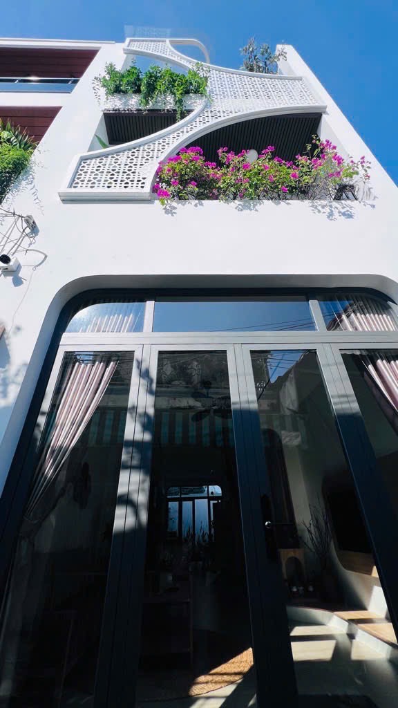Bán nhà Võ Thị Nhờ, Quận 7, nhà 3 tầng, 3pn, 66m2 Hoatdongokvip ưu đãi hấp dẫn, ngang 4.2m, dài 16m, chỉ 8 tỷ