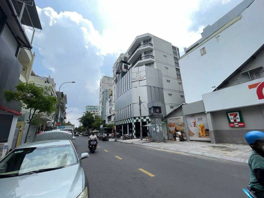 Bán tòa nhà mặt tiền Trần Nhật Duật, Quận 1, hầm 7 tầng, giá chỉ 75 tỷ