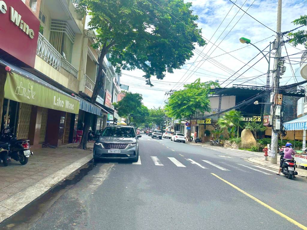 Bán nhà Trần Nhật Duật, trung tâm Nha Trang, 4 tầng 118,3m2, kinh doanh sầm uất