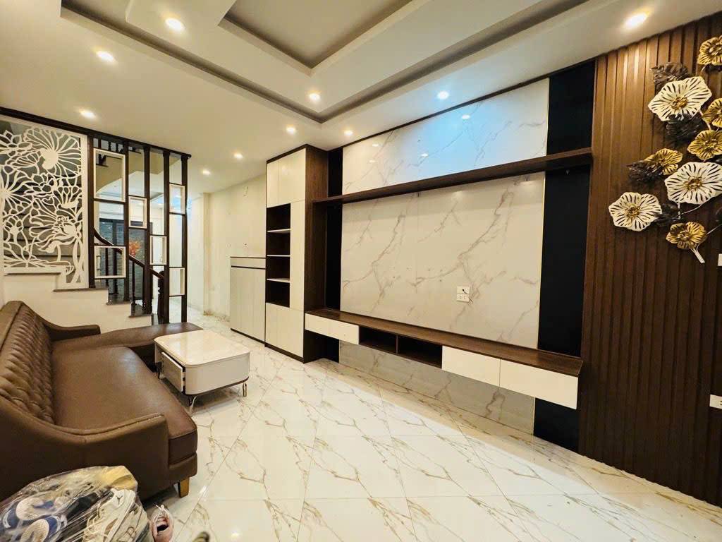 Bán nhà Lạc Trung, Hai Bà Trưng, 20m ra phố, 50m2 x 5 tầng 6 phòng, sổ vuông, hơn 9 tỷ
