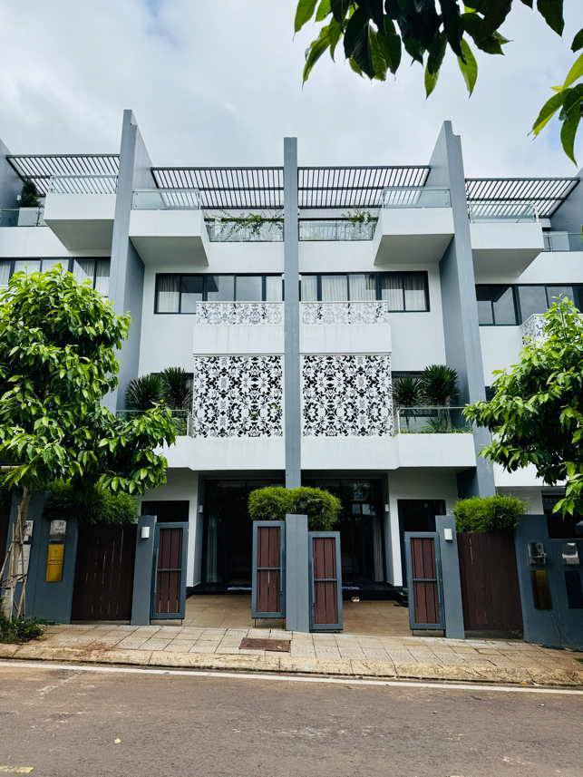 Bán nhà phố KĐT Thành Phố Cà Phê, Buôn Ma Thuột, diện tích 100m², 4 tầng, 5PN, giá 8,6 tỷ