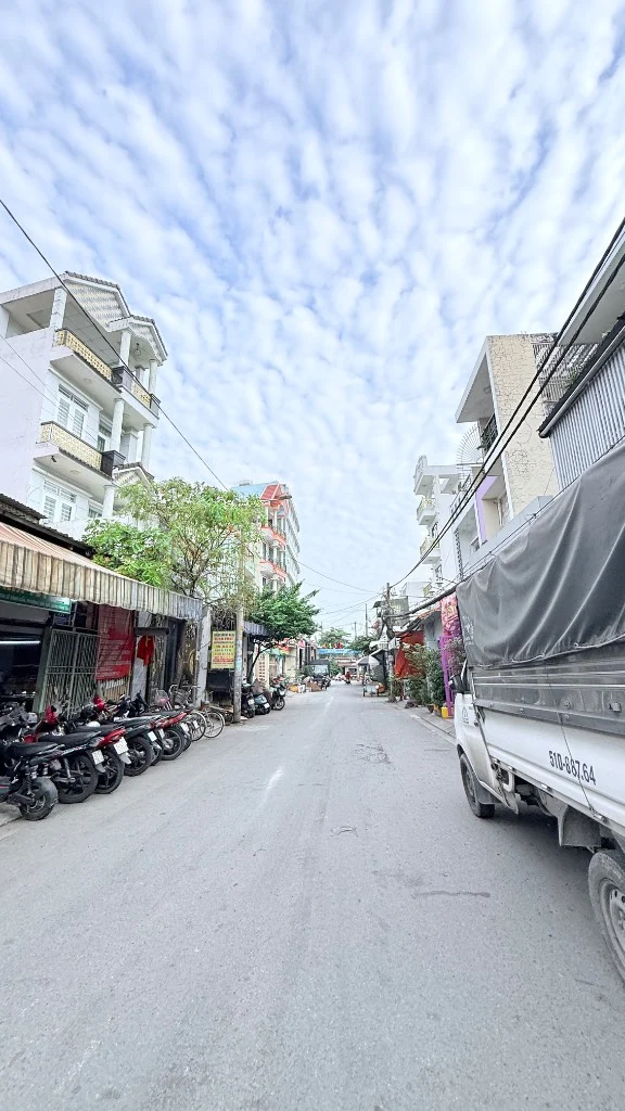 Bán nhà hẻm xe hơi Lê Đình Cẩn, 72m2 ngang 4,24x15m, sàn 250m2, 5PN 5WC