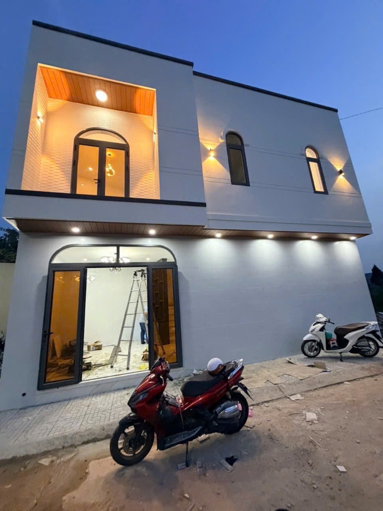 Bán căn nhà Hồ Tri Tân, trung tâm Long Điền, mới xây 1 trệt 1 lầu, vị trí ngay vòng xoay 2 con rồng