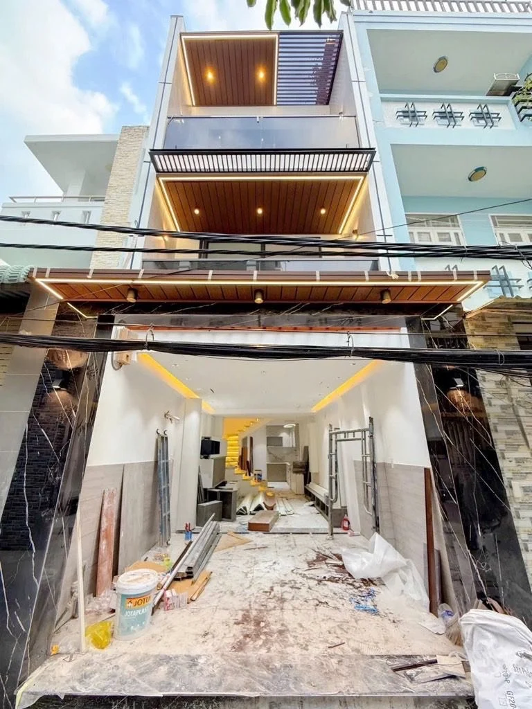 Bán nhà  Quận 7, 3 tầng tặng nội thất cao cấp, hẻm 4m thông, 3PN sổ riêng, chỉ 6.2 tỷ