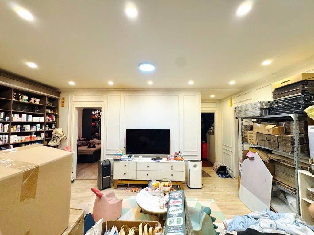 Bán Okevip hiện đang mở 25 Lạc Trung, lô góc 120m2 x 3 ngủ, nội thất đẹp, giá 9,15 tỷ