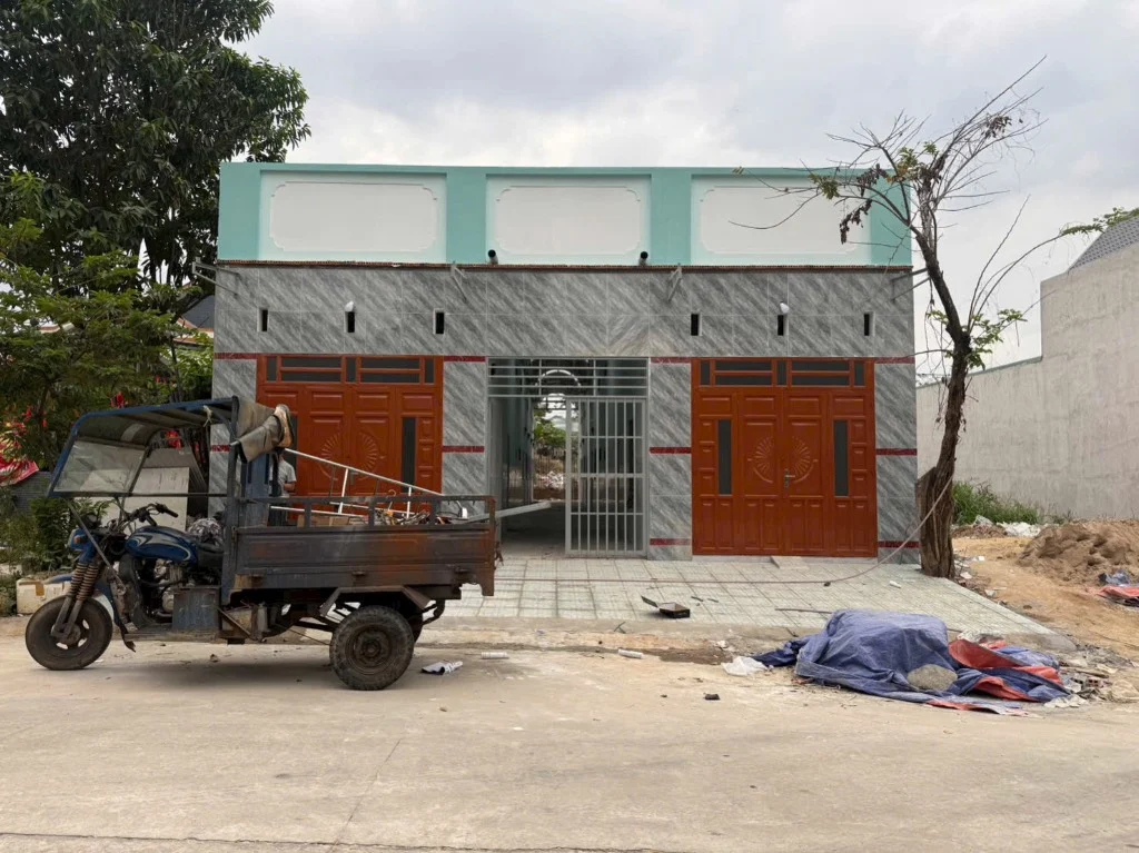 Bán dãy trọ KCN Mỹ Phước 3, Thới Hoà, Bến Cát, 300m2, sổ sẵn, gần chợ Mỹ Phước, 985 triệu