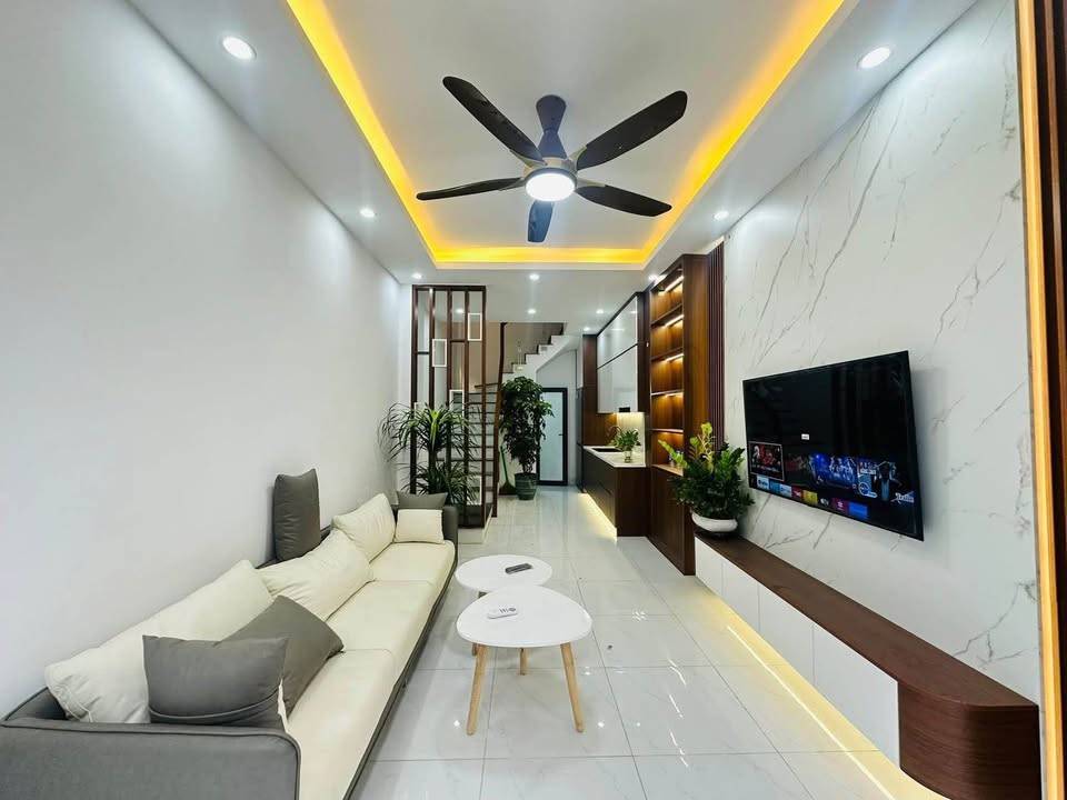 Nhà Xuân Phương, Hà Nội 33m², 5 tầng, chỉ 20m bãi ô tô 20 cái, 500m Trịnh Văn Bô giá 5.5 tỷ