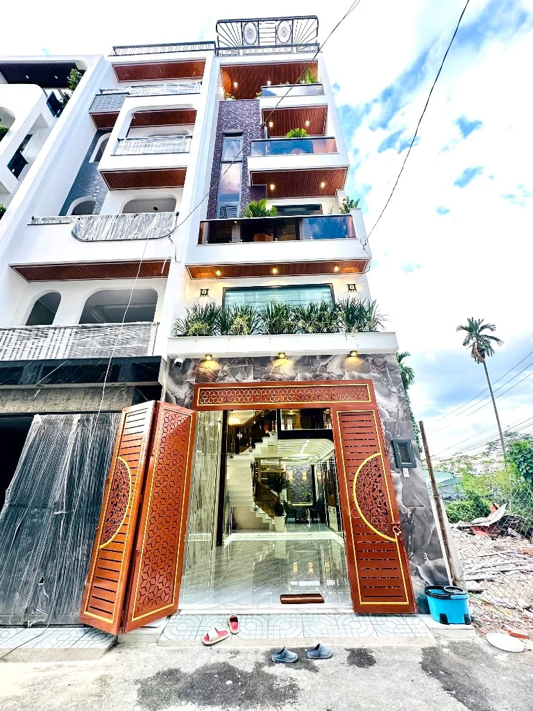 Bán nhà đường Thạnh Xuân 25, Quận 12, trệt lửng 3 lầu hoàn công đủ, cần bán gấp trước Tết