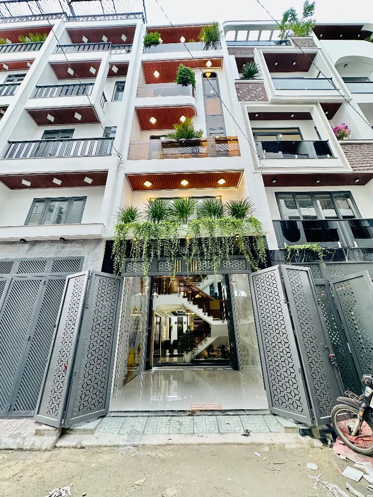 Bán gấp nhà Phường Thạnh Xuân, Quận 12, full nội thất, khu dân trí cao, nhỉnh 6 tỷ