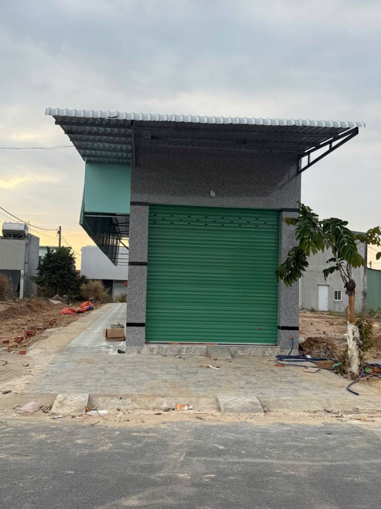 BÁN GẤP DÃY TRỌ NGAY KCN MỸ PHƯỚC 3,  150M² + KI-ỐT, THU NHẬP SẴN 8TR, SHR  GIÁ 935 TRIỆU