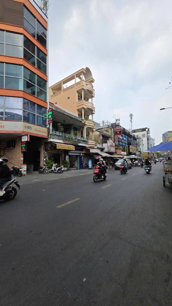 Nhà mặt tiền Nguyễn Hữu Cầu, Quận 1, 50m², 4 tầng, gần chợ Tân Định, dòng tiền 17tr/tháng