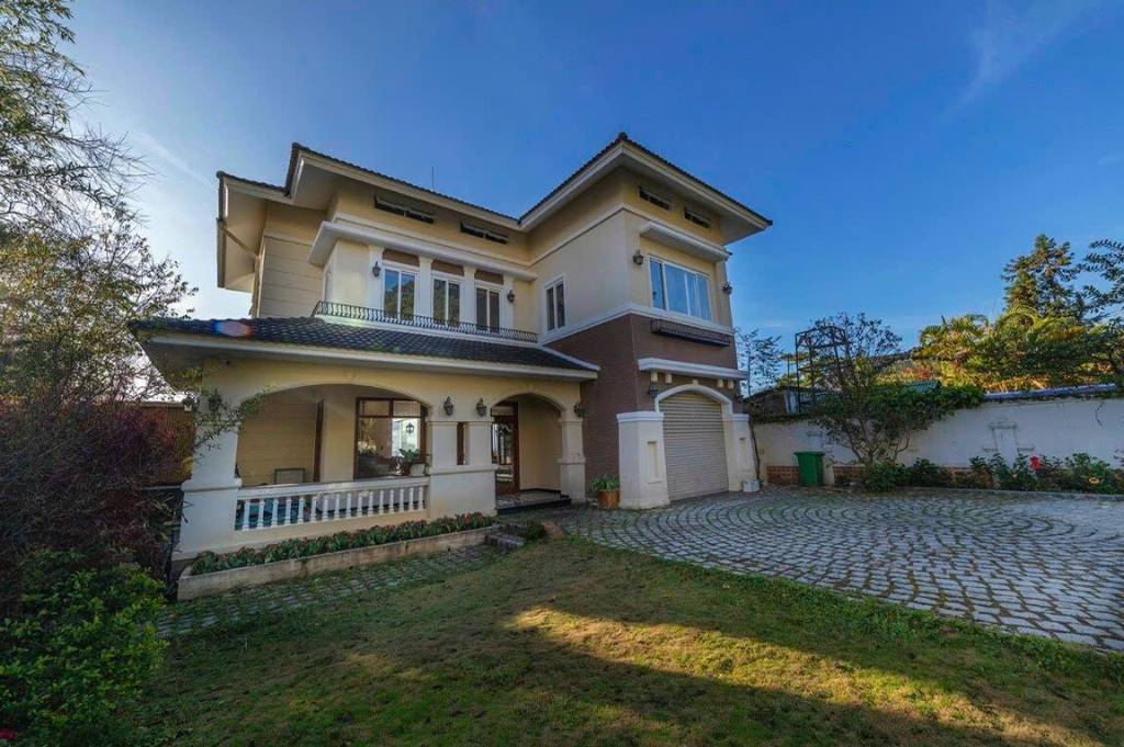 Siêu phẩm, bán biệt thự Khởi Nghĩa Bắc Sơn, Đà Lạt, ngay Dinh 2, mặt tiền trước sau, view rừng thông