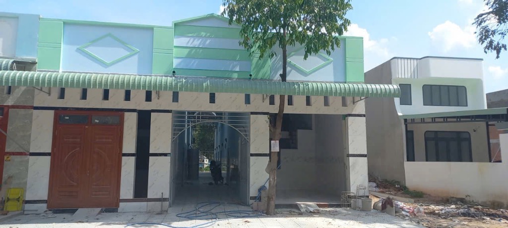 Bán dãy trọ sát KCN Mỹ Phước 3, 150m2, giá chỉ 745tr, gần KDT Ecolake, sổ sẵn