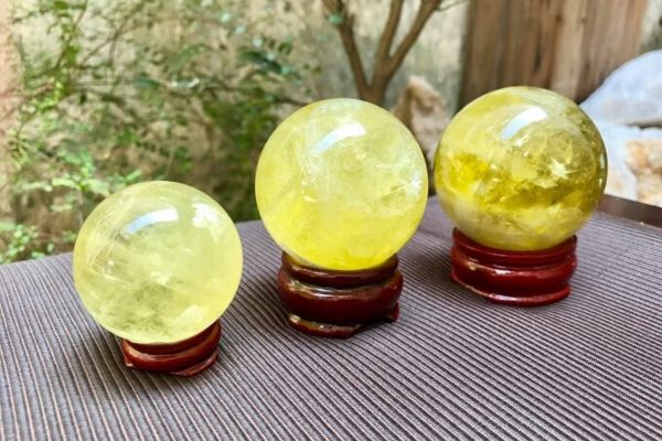 05 vật phẩm phong thủy nên đặt trên bàn làm việc của người mệnh kim để thu hút may mắn, tài lộc